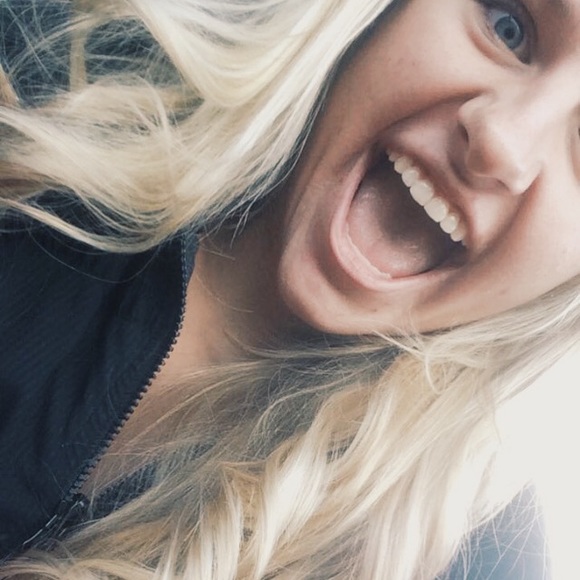 Profile Picture of Chloe Wolfe (@tabathachloe) on Poshmark