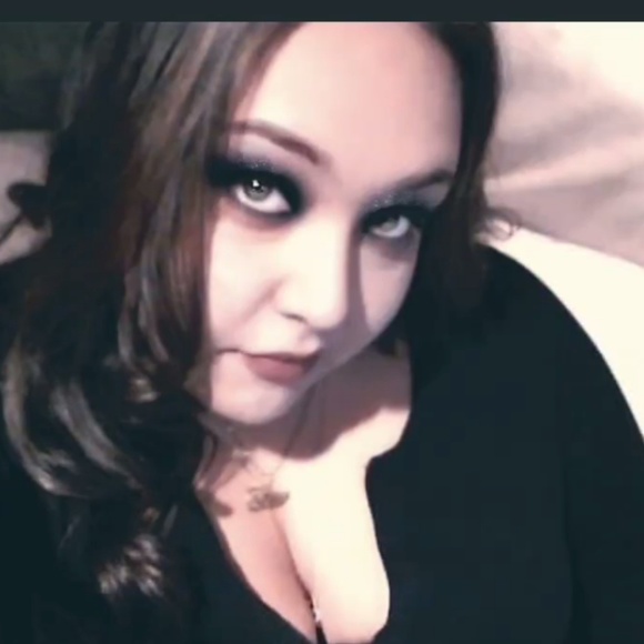 Profile Picture of Amanda Jean (@gafoss8485) on Poshmark