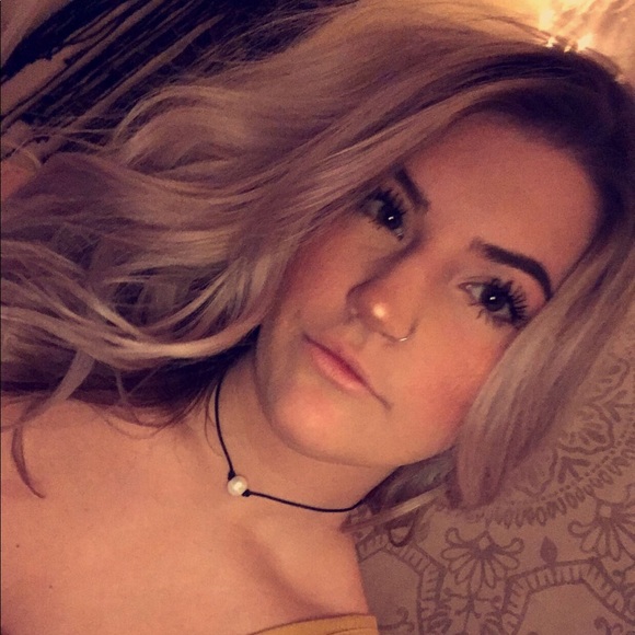 Profile Picture of Bella Tindall (@btindall490) on Poshmark