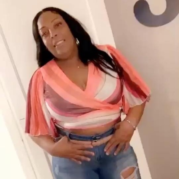 Profile Picture of Shakira Martin (@sexyshay1973) on Poshmark