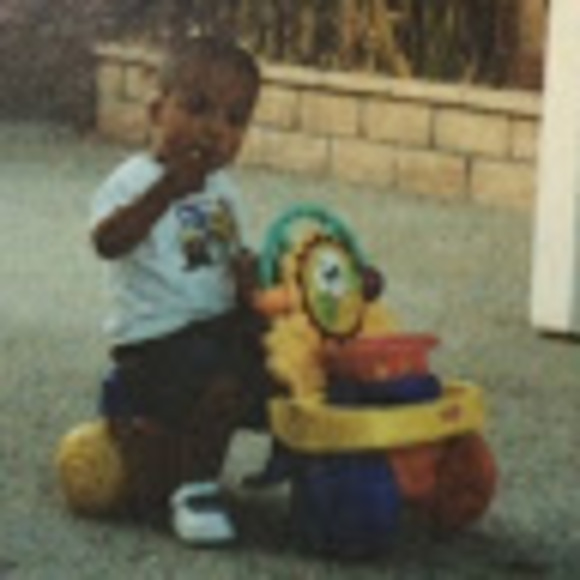 Profile Picture of Edwin edwin Rodriguez rodriguez (@erodriguez20000) on Poshmark