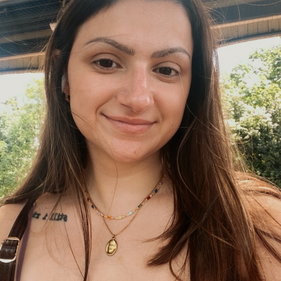 Profile Picture of Savanna Daquila (@savannasnails) on Poshmark