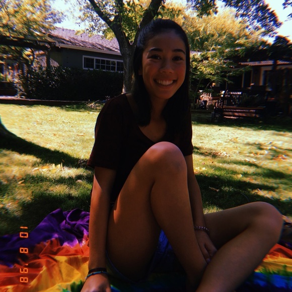 Profile Picture of Emma Postlethwaite (@emma_post) on Poshmark