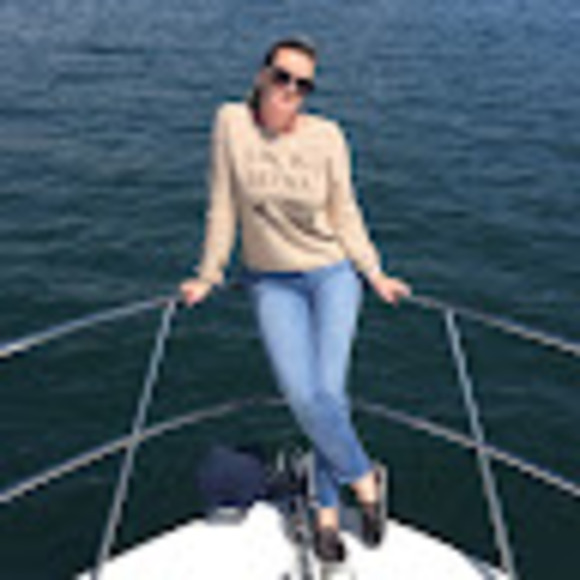 Profile Picture of Anastasia Fawaz (@anastasiafawaz) on Poshmark