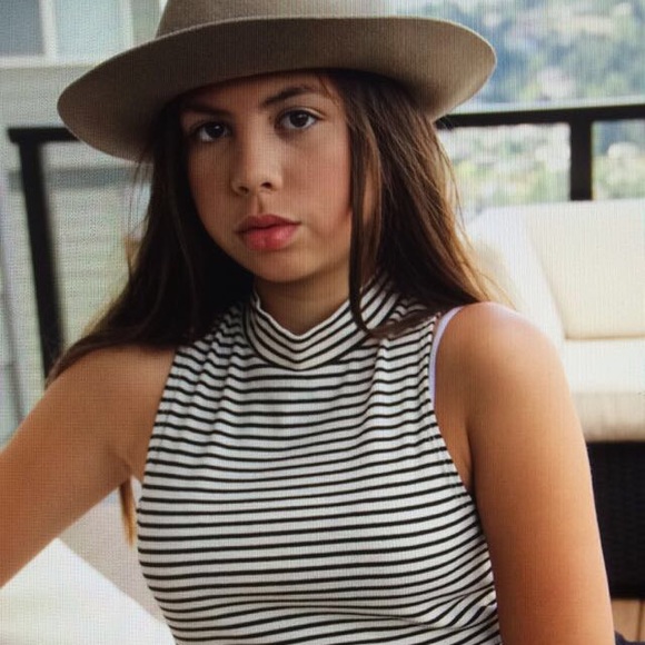 Profile Picture of Sage Rhomberg (@sagerhomberg) on Poshmark