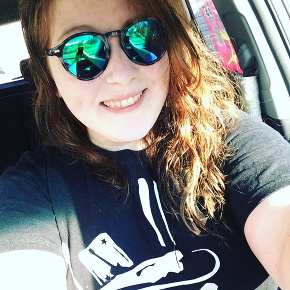 Profile Picture of Ashlyn Huffer (@drgingywho) on Poshmark