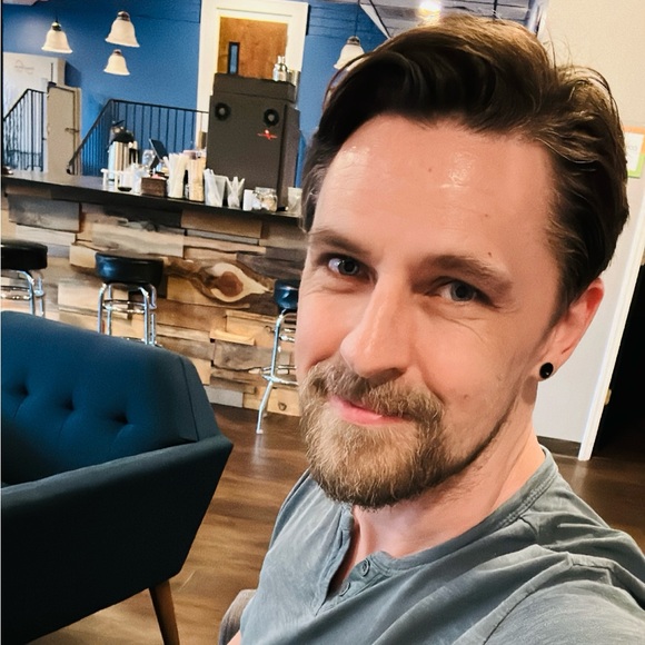 Profile Picture of Steven Potts (@pottshouse) on Poshmark