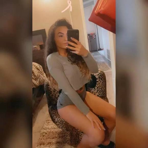 Profile Picture of Aundrea Stodgel (@aundreaamarie) on Poshmark