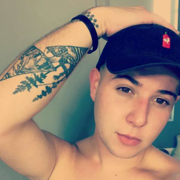 Profile Picture of Sam Farrell (@samfarrell) on Poshmark