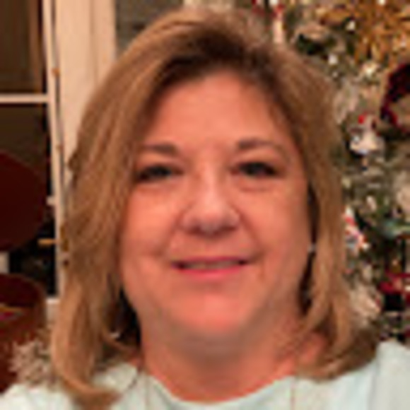 Carrie Pesavento - Poshmark Profile Picture of Carrie Pesavento (@carriepesavento) on Poshmark