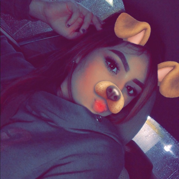 Profile Picture of Juliana Vazquez (@juliana_2001) on Poshmark