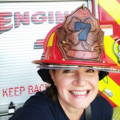 Profile Picture of Julia Craig Whalen (@FiregirlE3) on Twitter