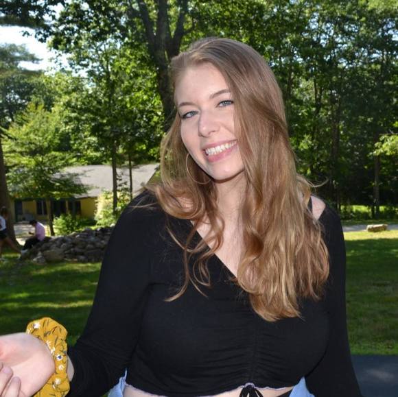 Profile Picture of Avery Williams (@suburbancity) on Poshmark