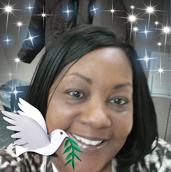 Profile Picture of Lynn Douglas-etheridge (@epalendria) on Poshmark