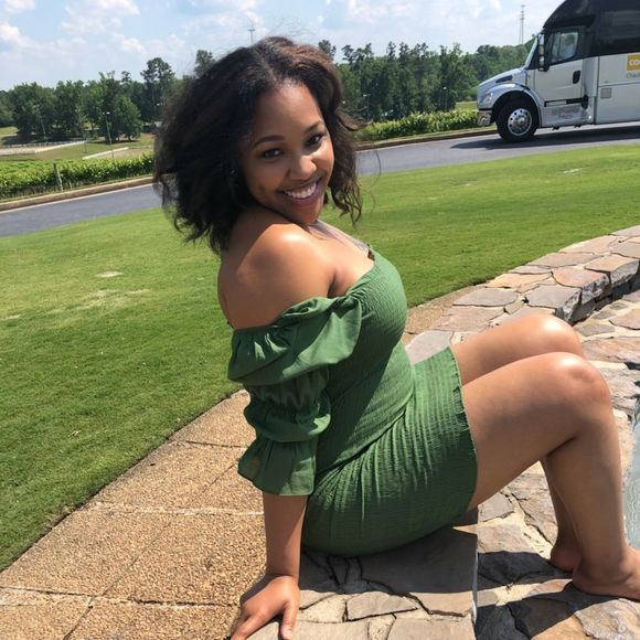 Profile Picture of Jasmine Scott (@jasminescott383) on Poshmark