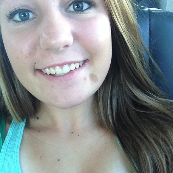 Kelly Sheilds - Poshmark Profile Picture of Kelly Sheilds (@kellysheilds) on Poshmark