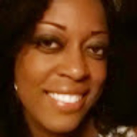 Profile Picture of Franceska Corentin (@fcorenti7) on Poshmark