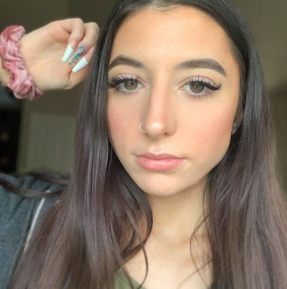 Profile Picture of Mary Bisceglie (@ughmarebear_) on Poshmark