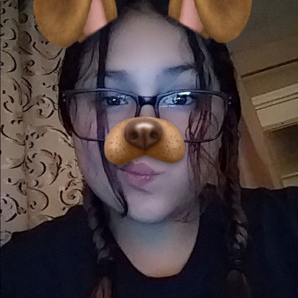 Profile Picture of Daniela Barragan (@danibarragan07) on Poshmark