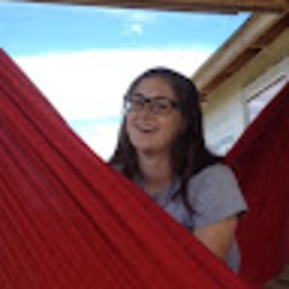 Profile Picture of Maddie Tiemeyer (@maddietiemeyer) on Poshmark