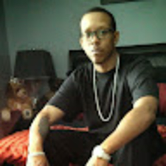 Profile Picture of James Weir (@jamesweir30) on Poshmark