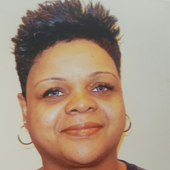 Profile Picture of Fairh Sharper (@sharper50) on Poshmark