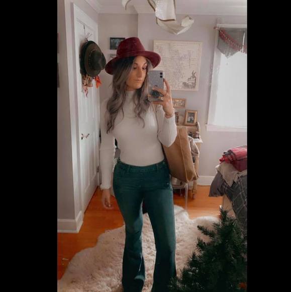 Profile Picture of Alexandra Dimarco (@alidimarco23) on Poshmark