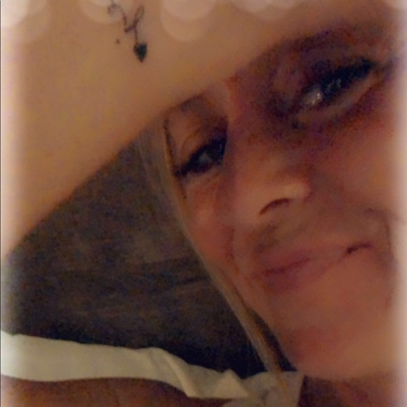 Profile Picture of Shauna Bream (@shaunabream) on Poshmark