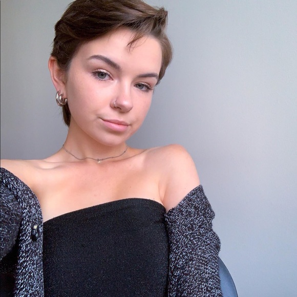 Profile Picture of Alice Grosserode (@alicegrosserode) on Poshmark