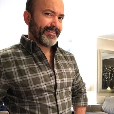 Profile Picture of Hans Bernard (@ricolar3) on Twitter