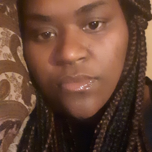 Profile Picture of Tongela Davis (@tongeladavis) on Poshmark