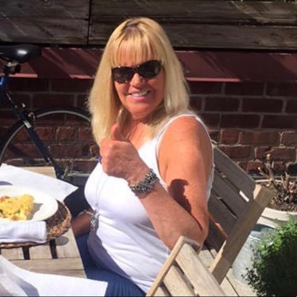 Profile Picture of Cynthia Lucchetta (@googsluc) on Poshmark