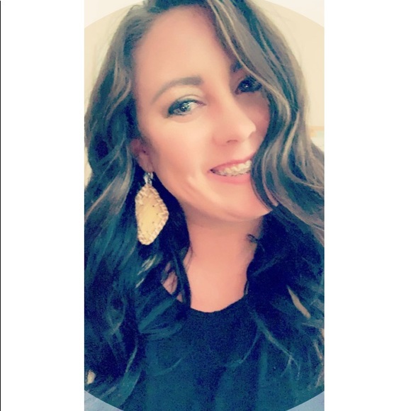 Profile Picture of Jenna Ash (@jenna_ash0418) on Poshmark