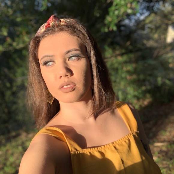 Profile Picture of Rebecca James (@rebecca_james_) on Poshmark