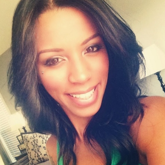 Profile Picture of Stephanie Csombok (@svrichmond) on Poshmark