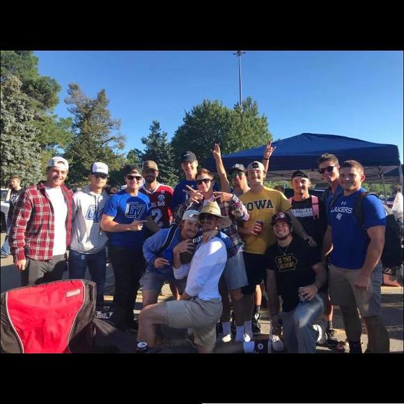 Profile Picture of Jake Gleason (@johnmany) on Poshmark