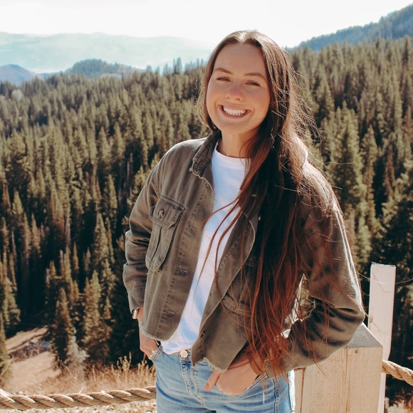 Profile Picture of Alexandra Loreen (@alexandraaaaalc) on Poshmark