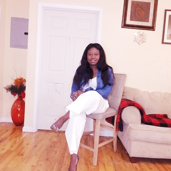 Profile Picture of Lydia Amponsah (@lyampon) on Poshmark