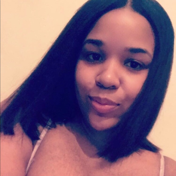 Profile Picture of Kelly James (@kellyj2314) on Poshmark