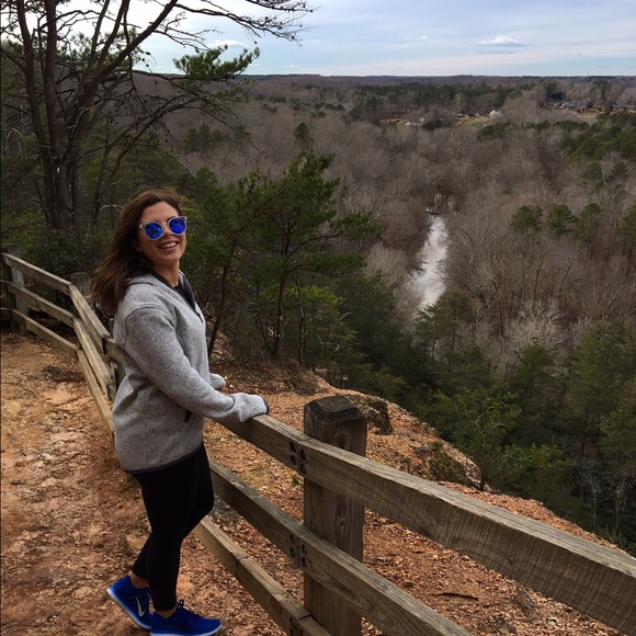 Profile Picture of Kat Treamer (@kttreamer) on Poshmark