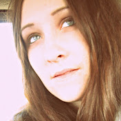 Profile Picture of Vanessa Quinn (@LilVanQ) on Youtube