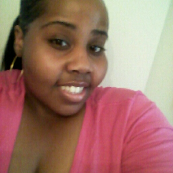 Profile Picture of Kiesha Young (@kiesha87) on Poshmark