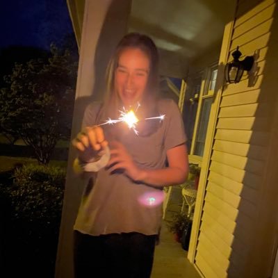 Profile Picture of Julia Hoskins (@juliahoskins15) on Twitter