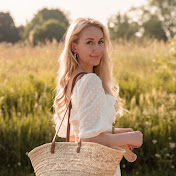 Profile Picture of Amanda Weldon (@AmandaWeldon) on Youtube