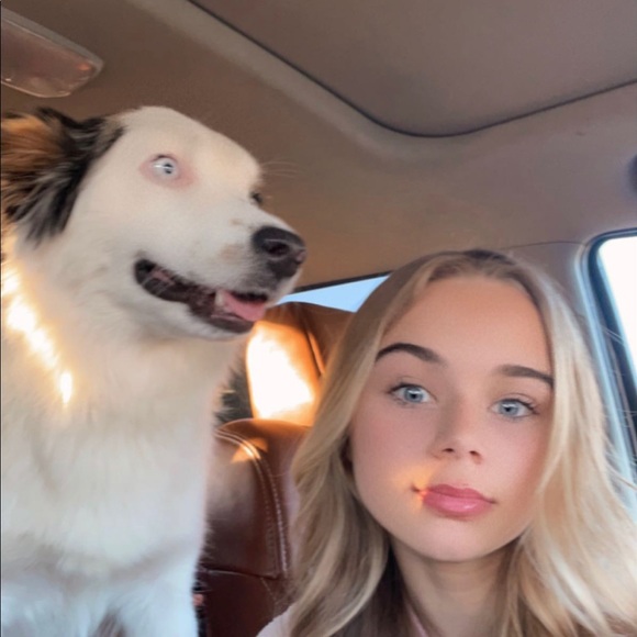 Profile Picture of Elvia Schindel (@elviaschindel) on Poshmark