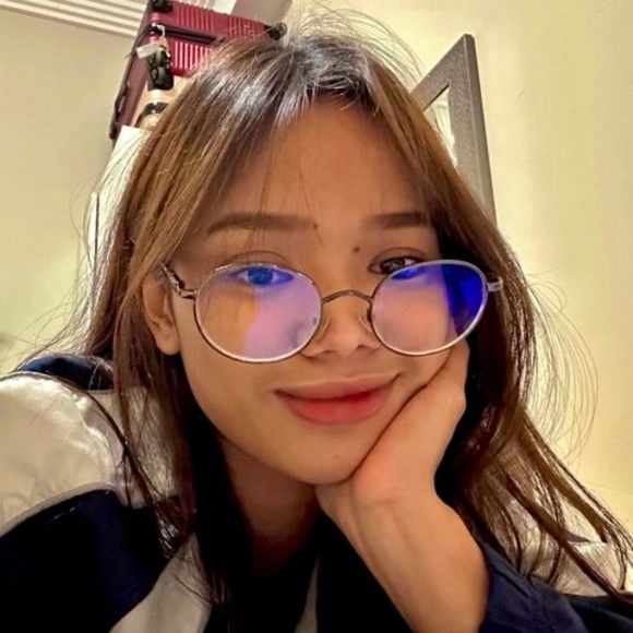 Profile Picture of Eunice Adagio (@euniceadagioo) on Poshmark