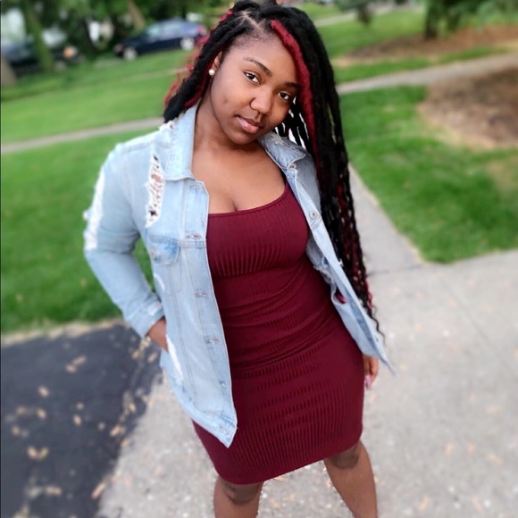 Profile Picture of Cayla Wilson (@caylamonau) on Poshmark