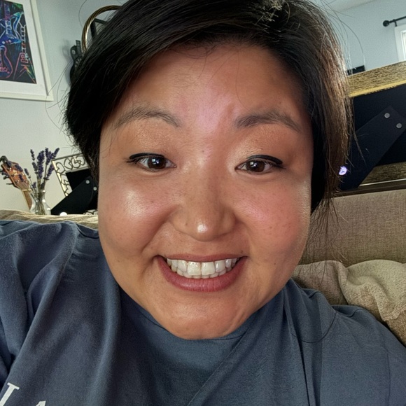 Profile Picture of Courtney Attonito (@c_attonito) on Poshmark