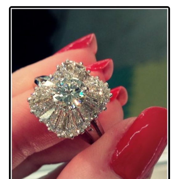 Profile Picture of Valeria Blasquez (@vdoll93) on Poshmark