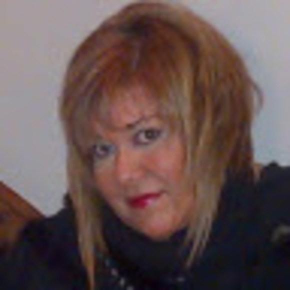 Profile Picture of Anna Diliddo (@annadiliddo) on Poshmark
